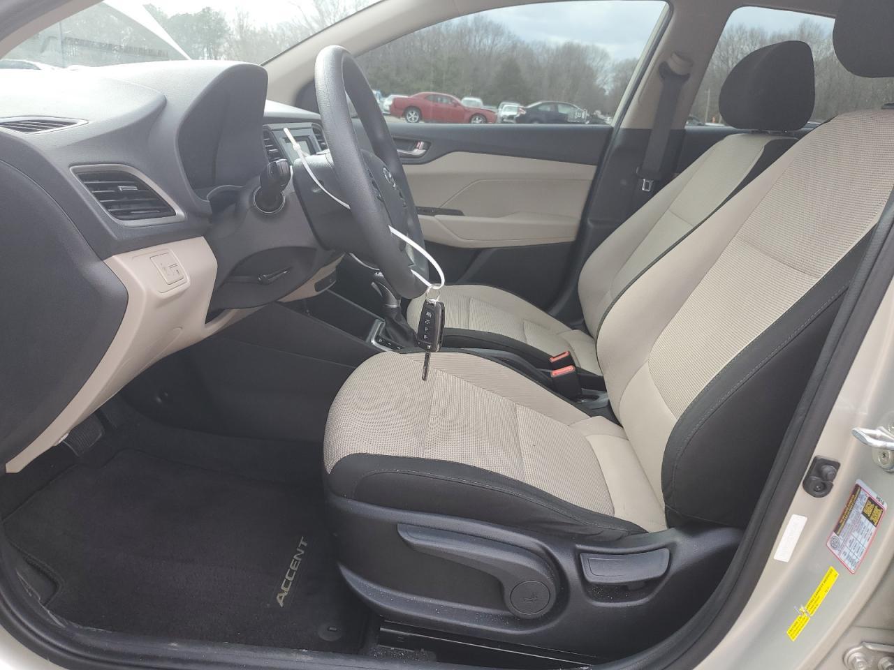 2019 HYUNDAI ACCENT SE - Фото 7