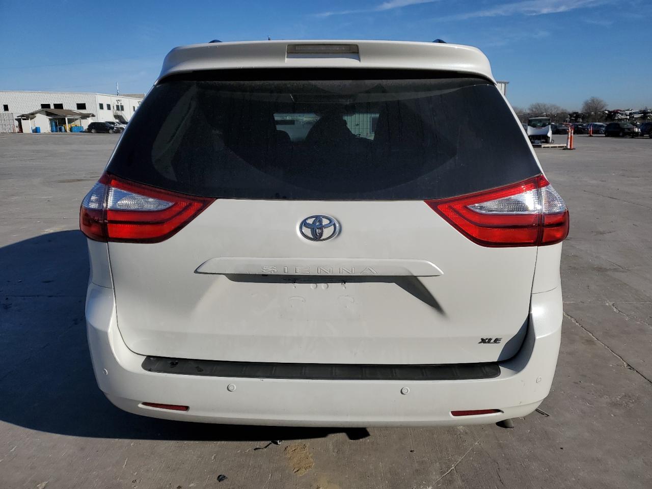 2015 TOYOTA SIENNA XLE - Фото 6