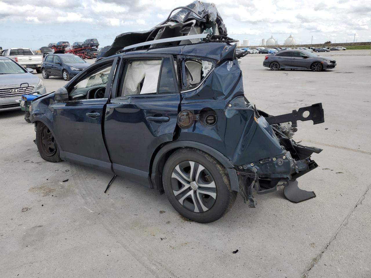 2018 TOYOTA RAV4 LE - Фото 2