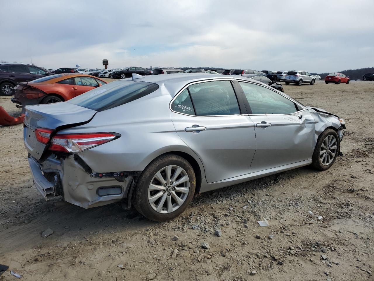 2020 TOYOTA CAMRY LE - Фото 3
