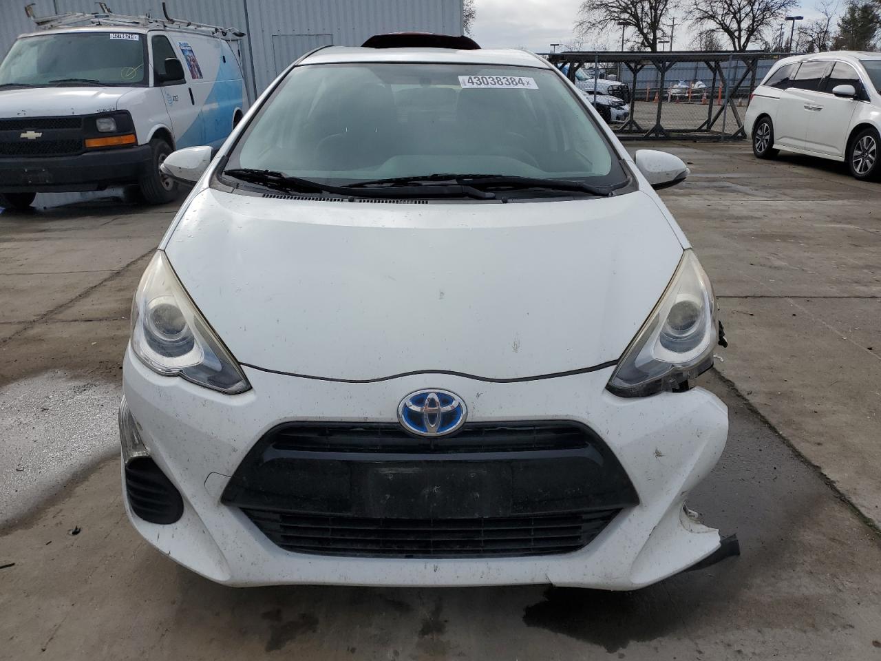 2016 TOYOTA PRIUS C - Фото 5