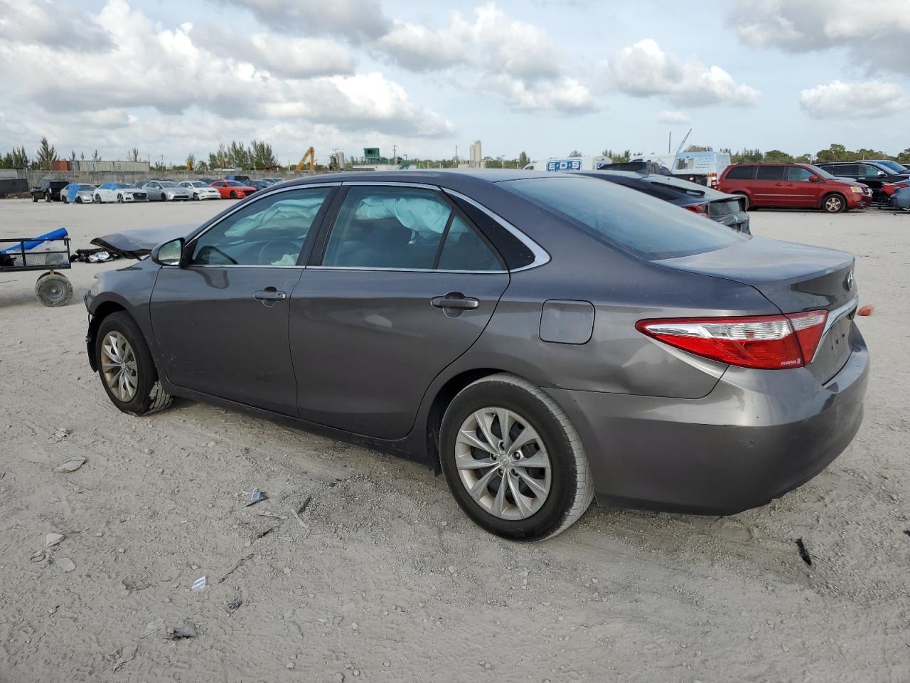 2016 TOYOTA CAMRY LE - Фото 2