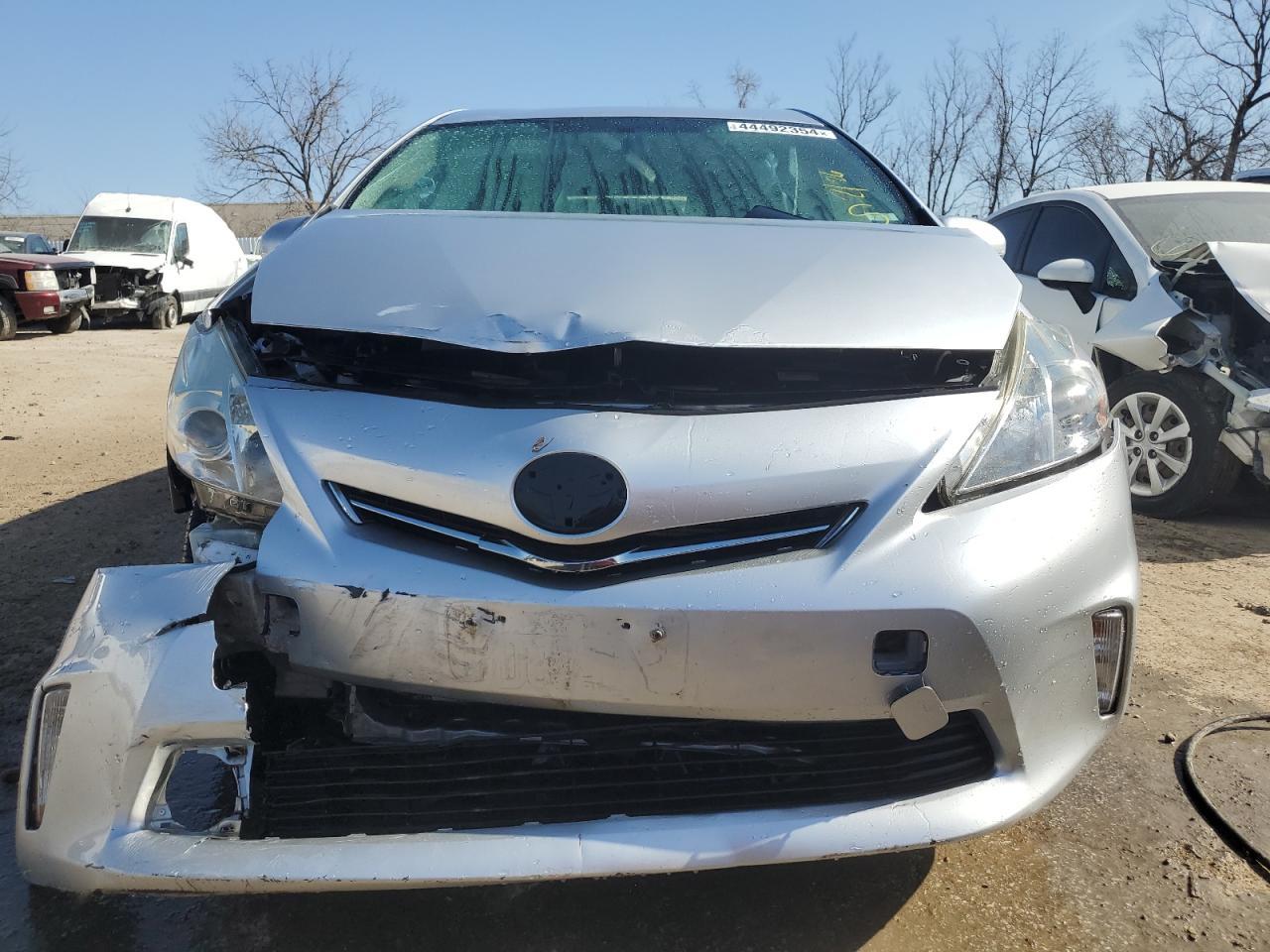 2013 TOYOTA PRIUS V - Image 5
