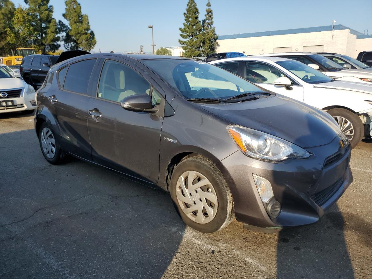 2015 TOYOTA PRIUS C - Image 4