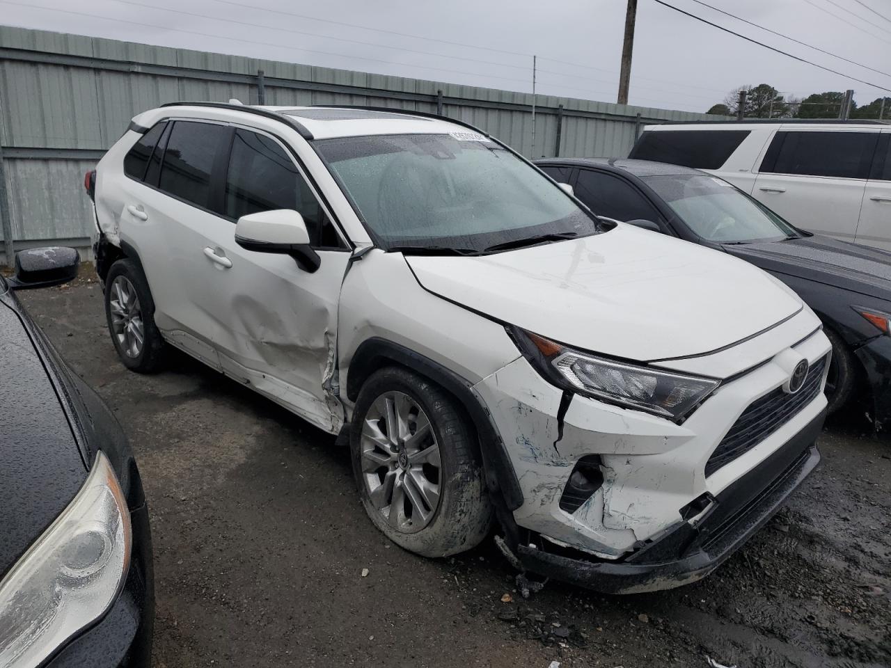 2020 TOYOTA RAV4 XLE P - Image 4
