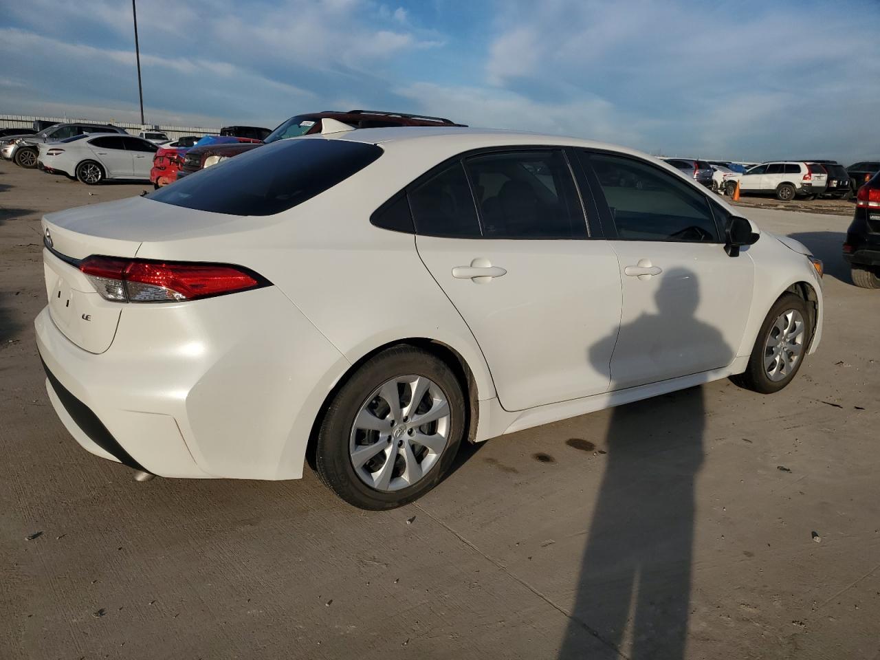 2020 TOYOTA COROLLA LE - Фото 3