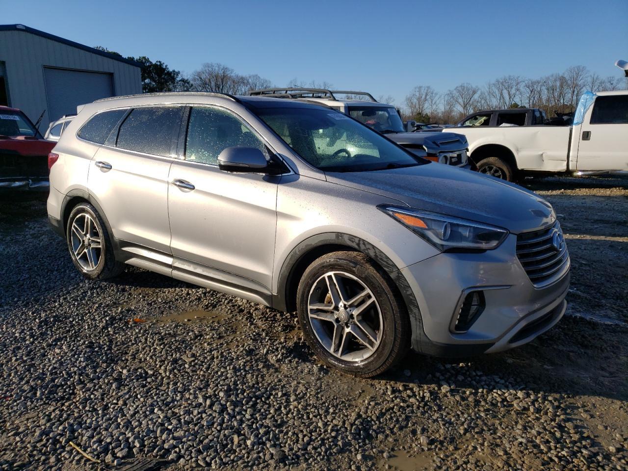 2017 HYUNDAI SANTA FE S - Image 4