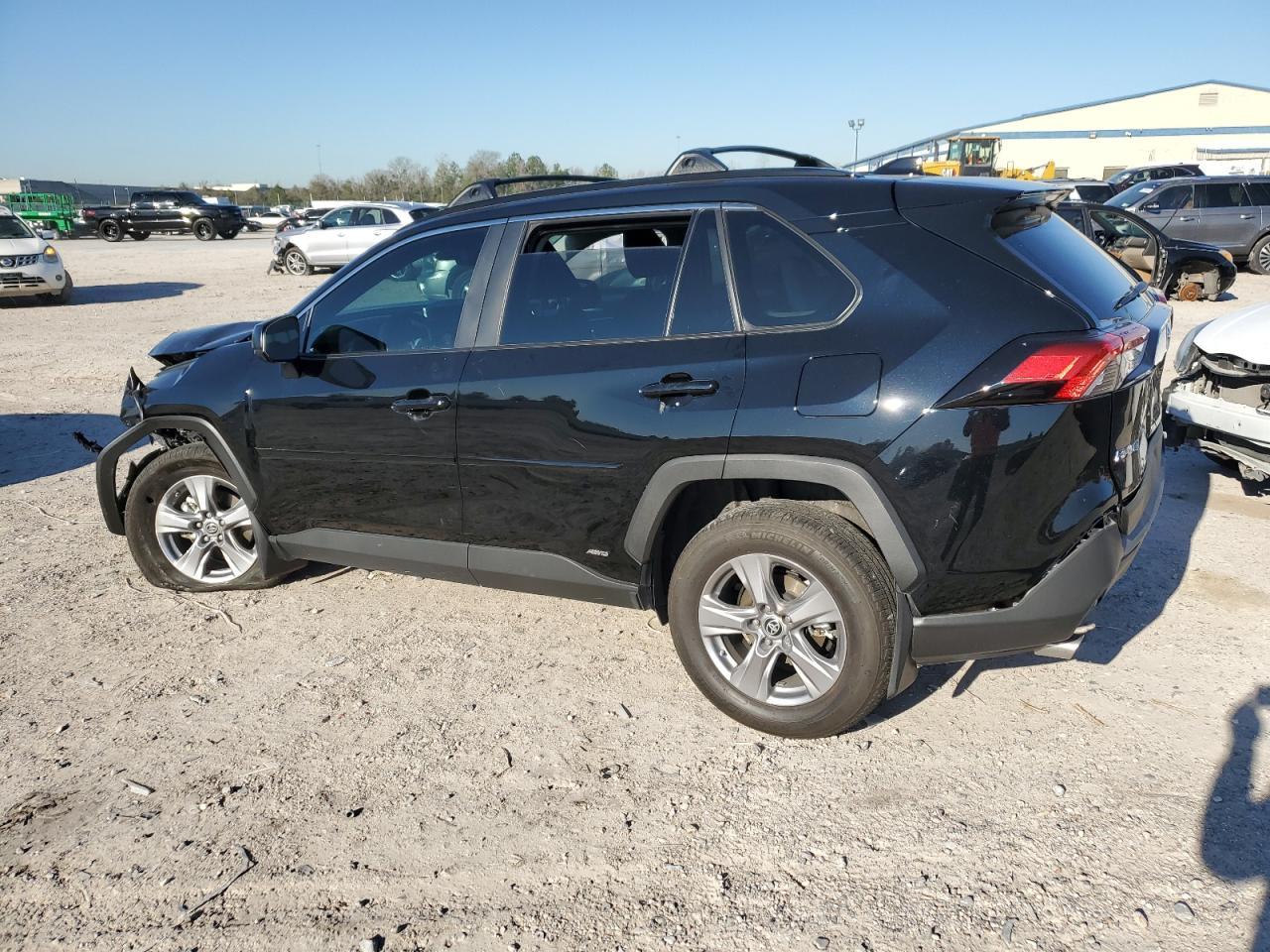 2023 TOYOTA RAV4 LE - Фото 2