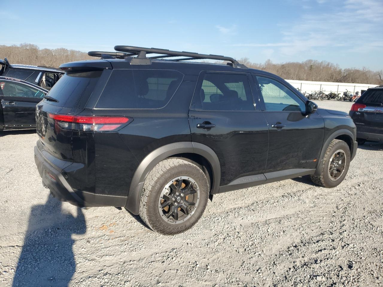 2023 NISSAN PATHFINDER - Фото 3