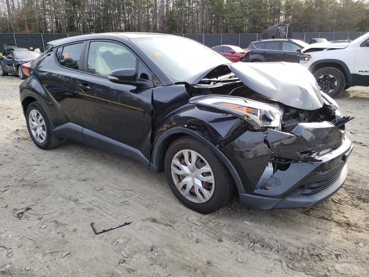 2019 TOYOTA C-HR XLE - Image 4