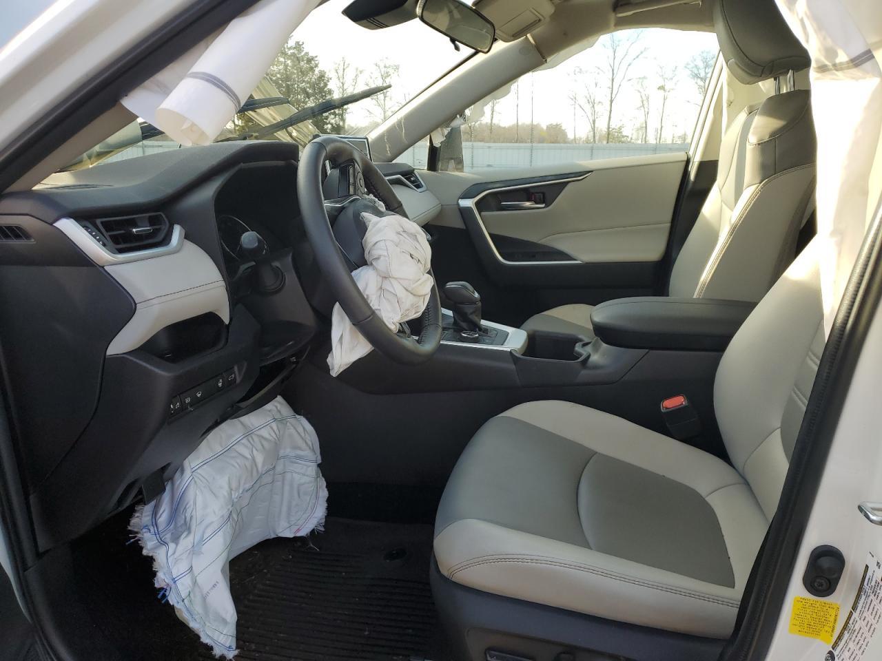 2022 TOYOTA RAV4 XLE P - Image 7