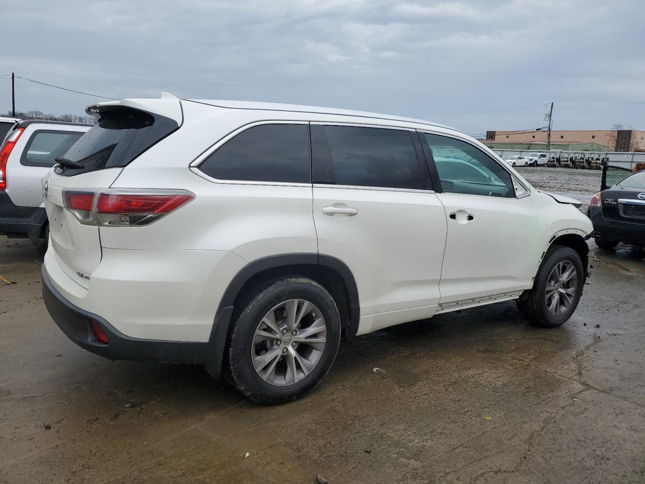 2015 TOYOTA HIGHLANDER - Image 3
