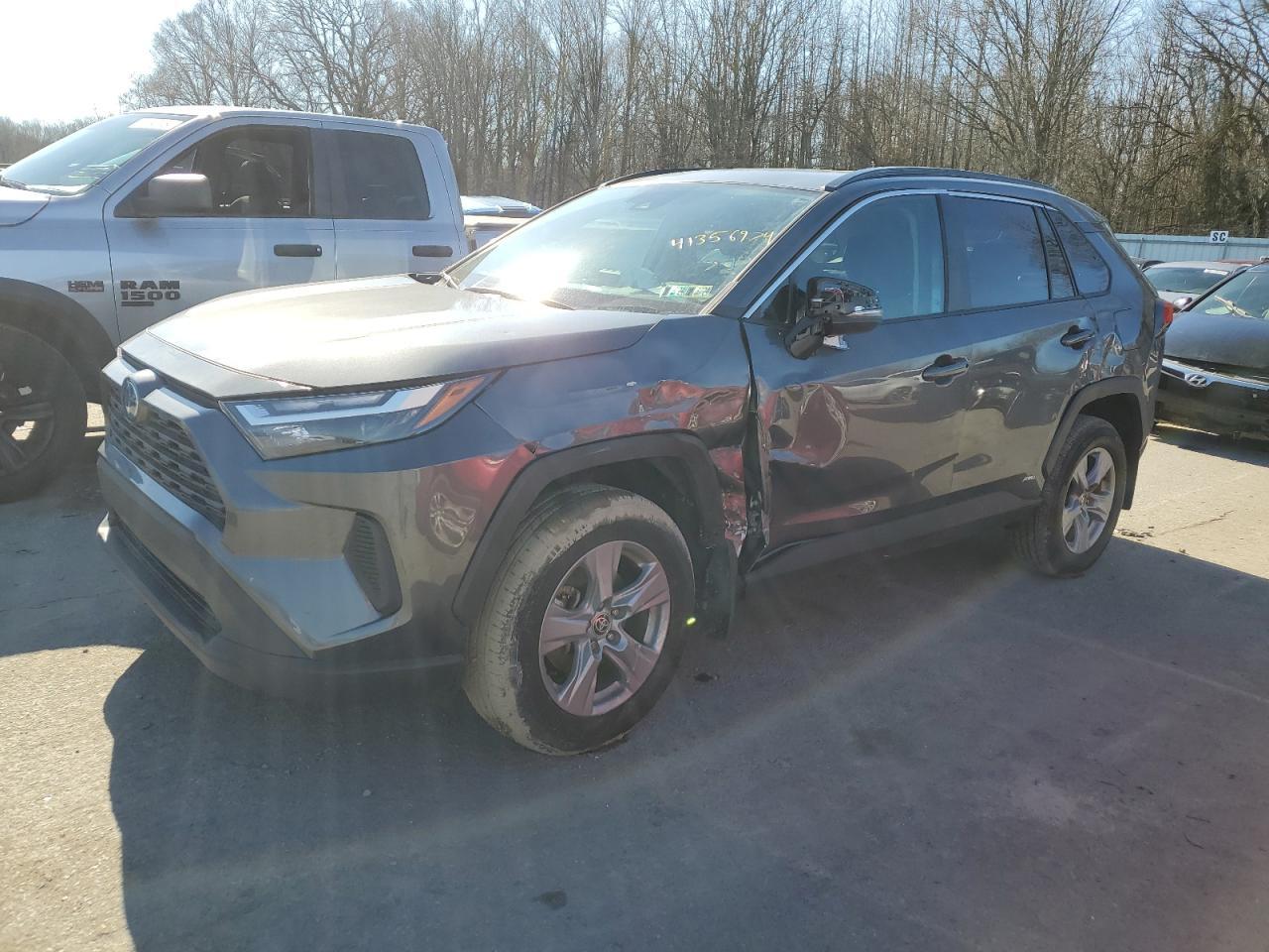 2022 TOYOTA RAV4 XLE