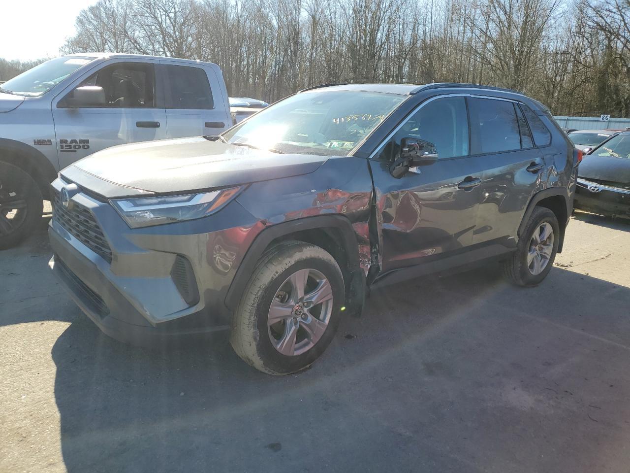 2022 TOYOTA RAV4 XLE car image