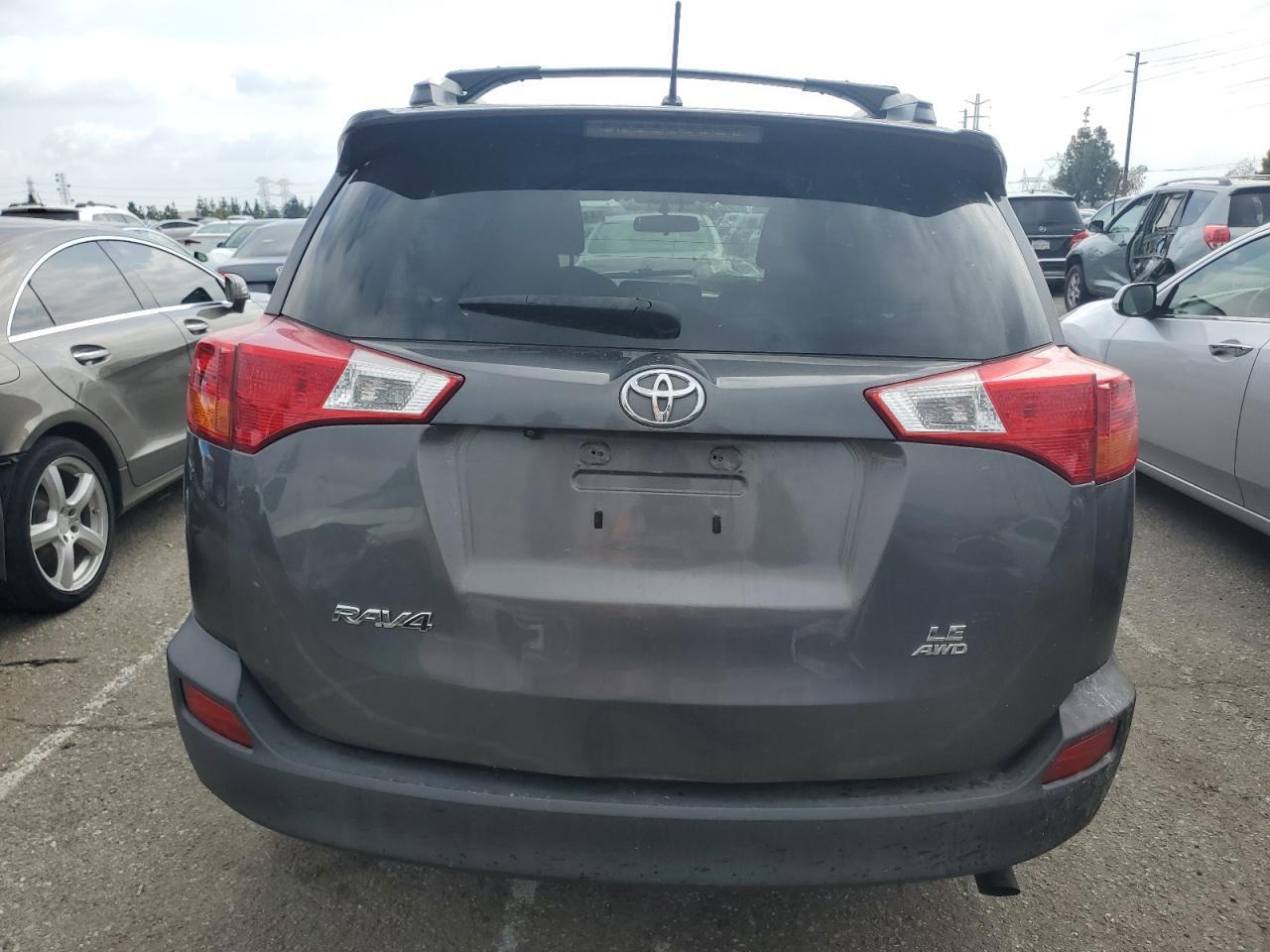 2015 TOYOTA RAV4 LE - Фото 6
