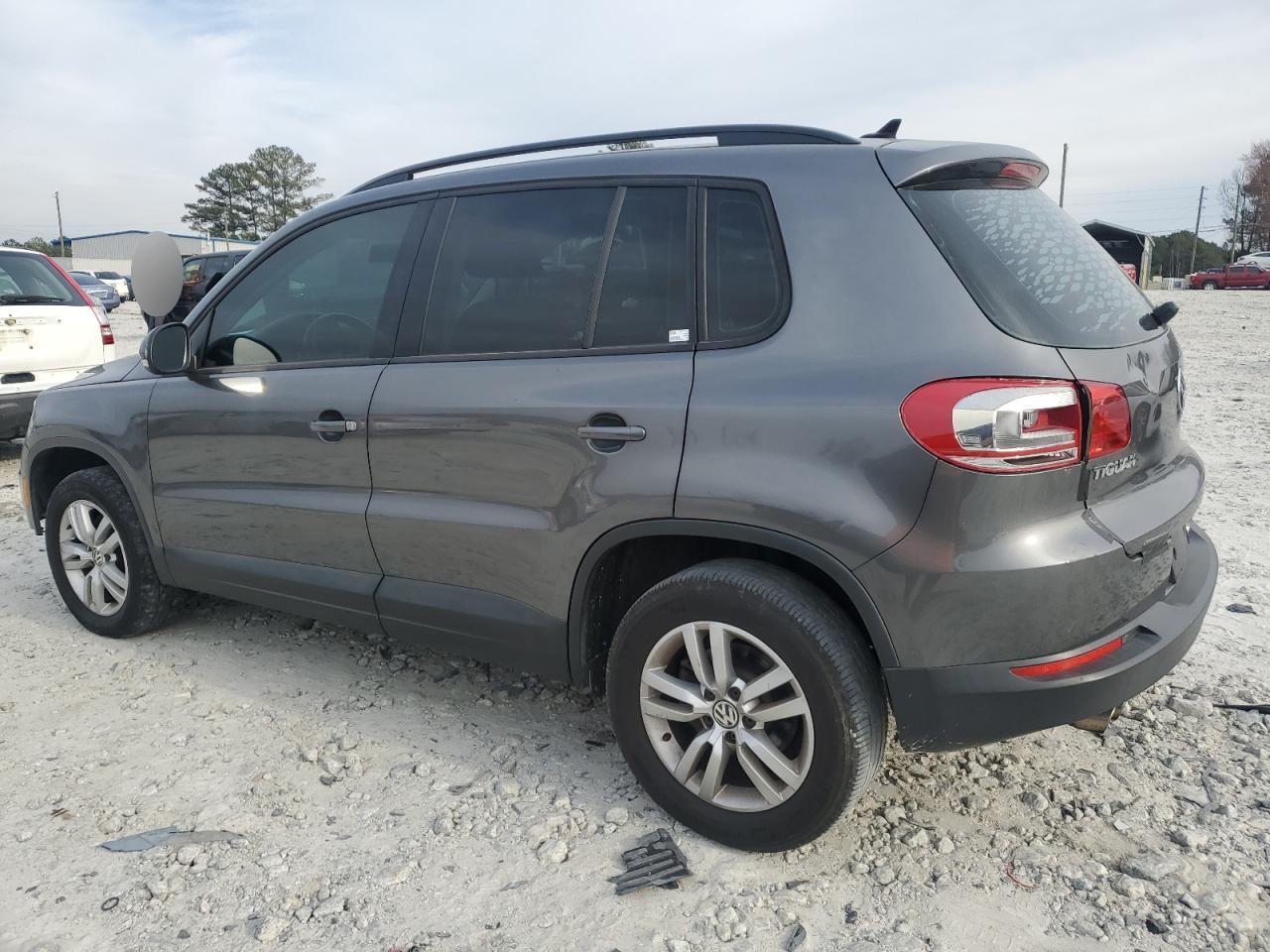 2015 VOLKSWAGEN TIGUAN S - Image 2