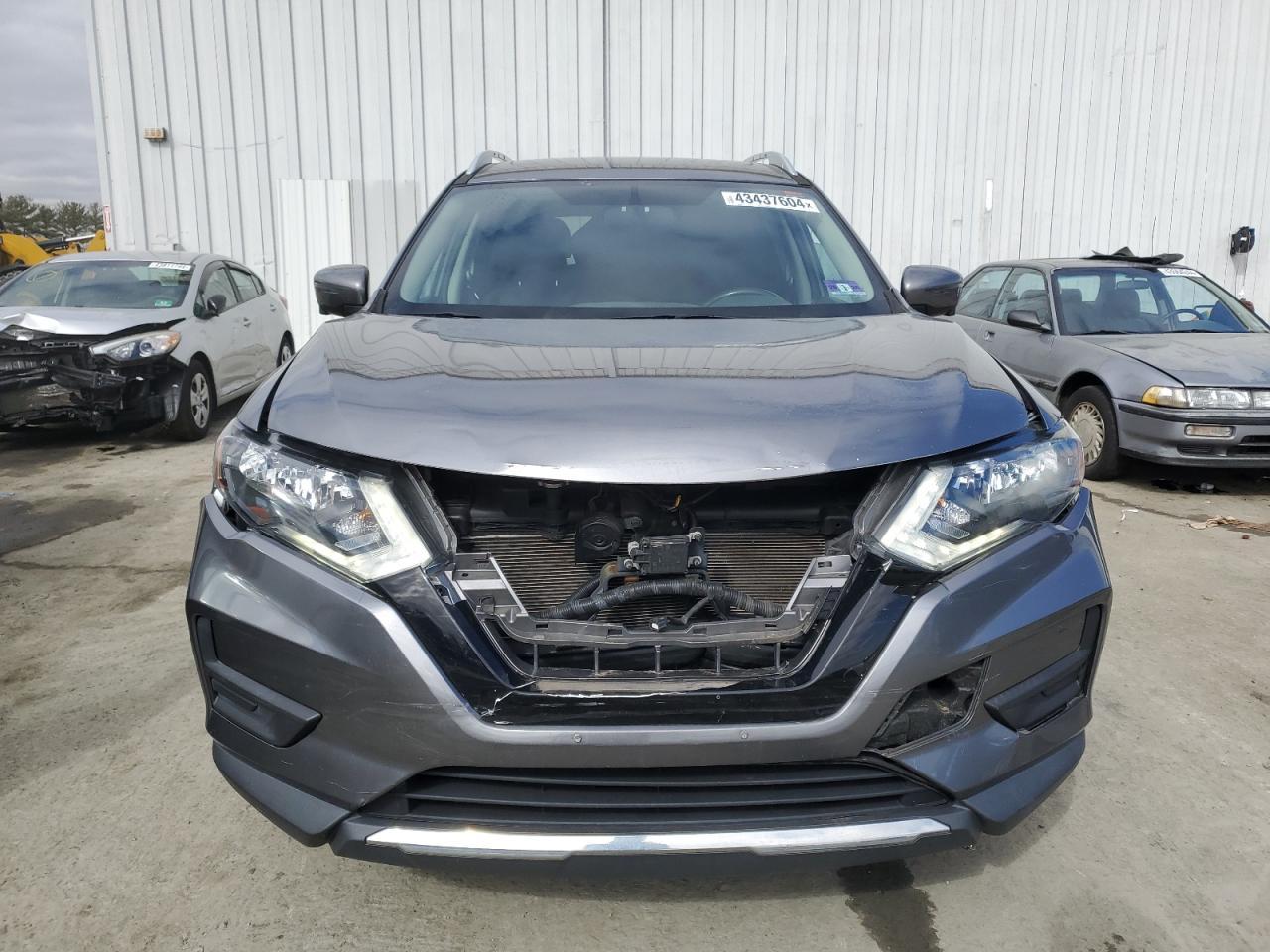 2017 NISSAN ROGUE SV - Image 5