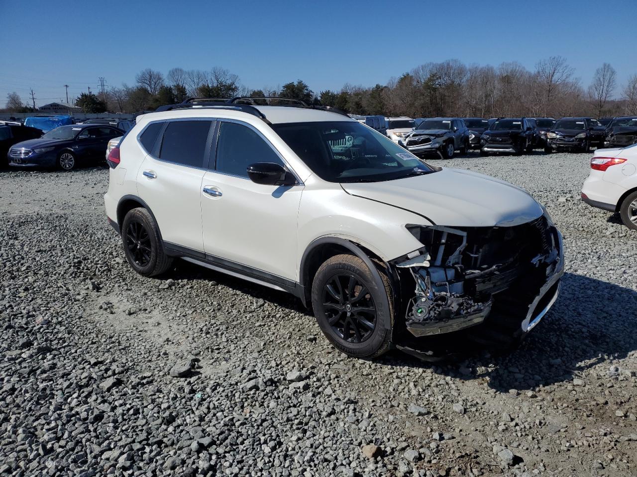 2017 NISSAN ROGUE SV - Image 4