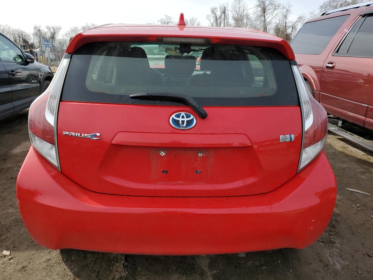 2015 TOYOTA PRIUS C - Image 6