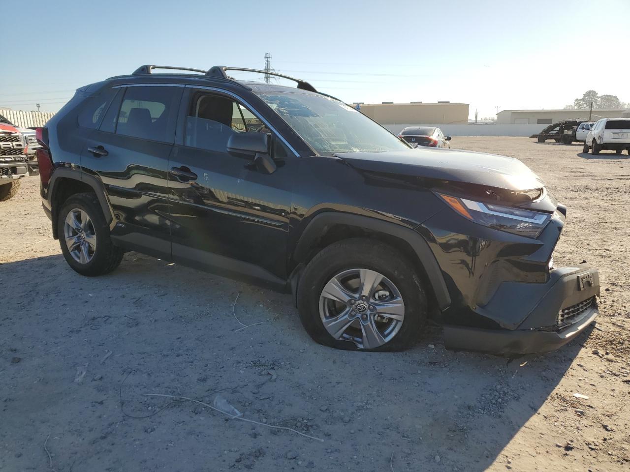 2023 TOYOTA RAV4 LE - Фото 4
