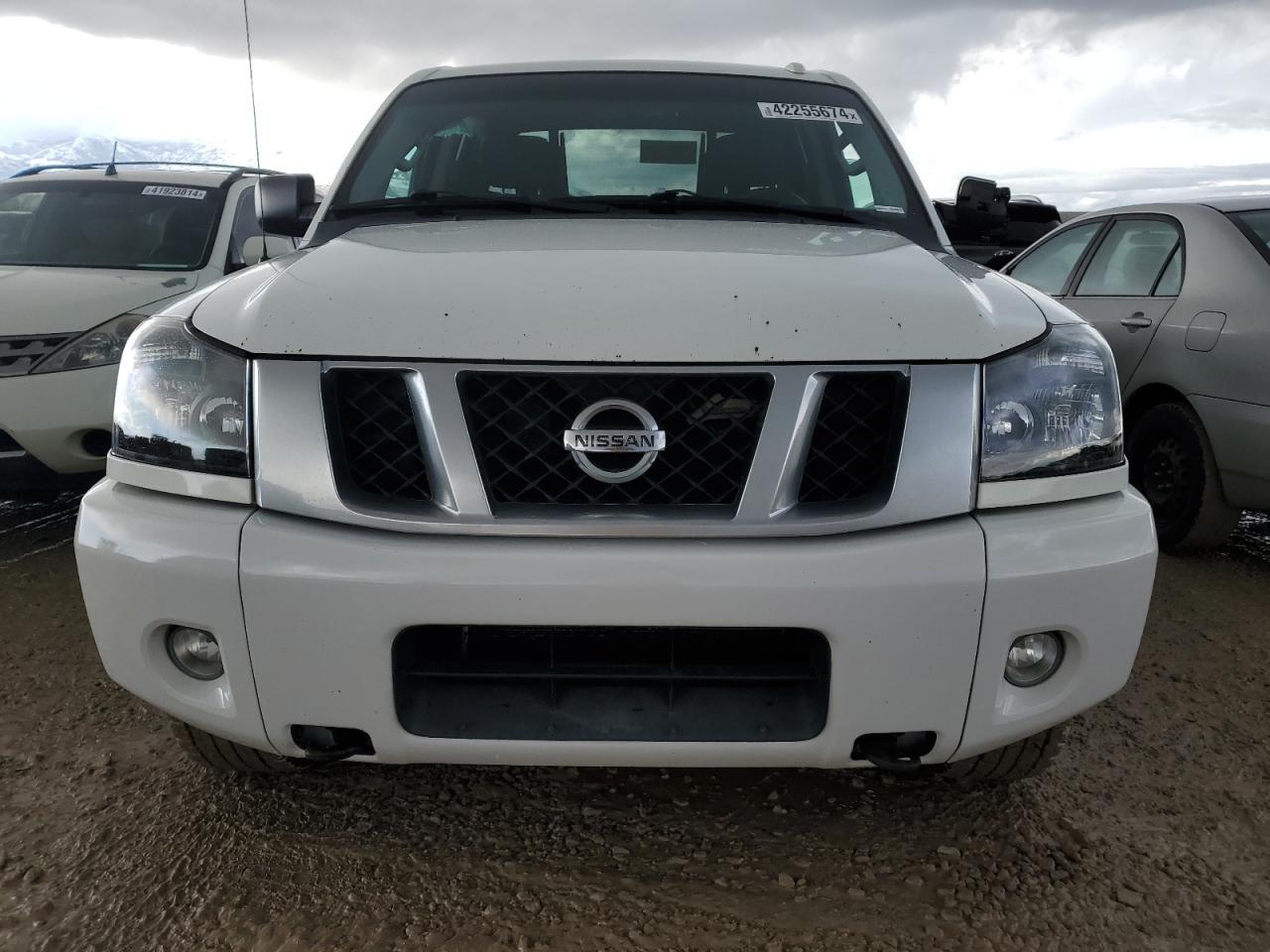 2015 NISSAN TITAN S - Фото 5
