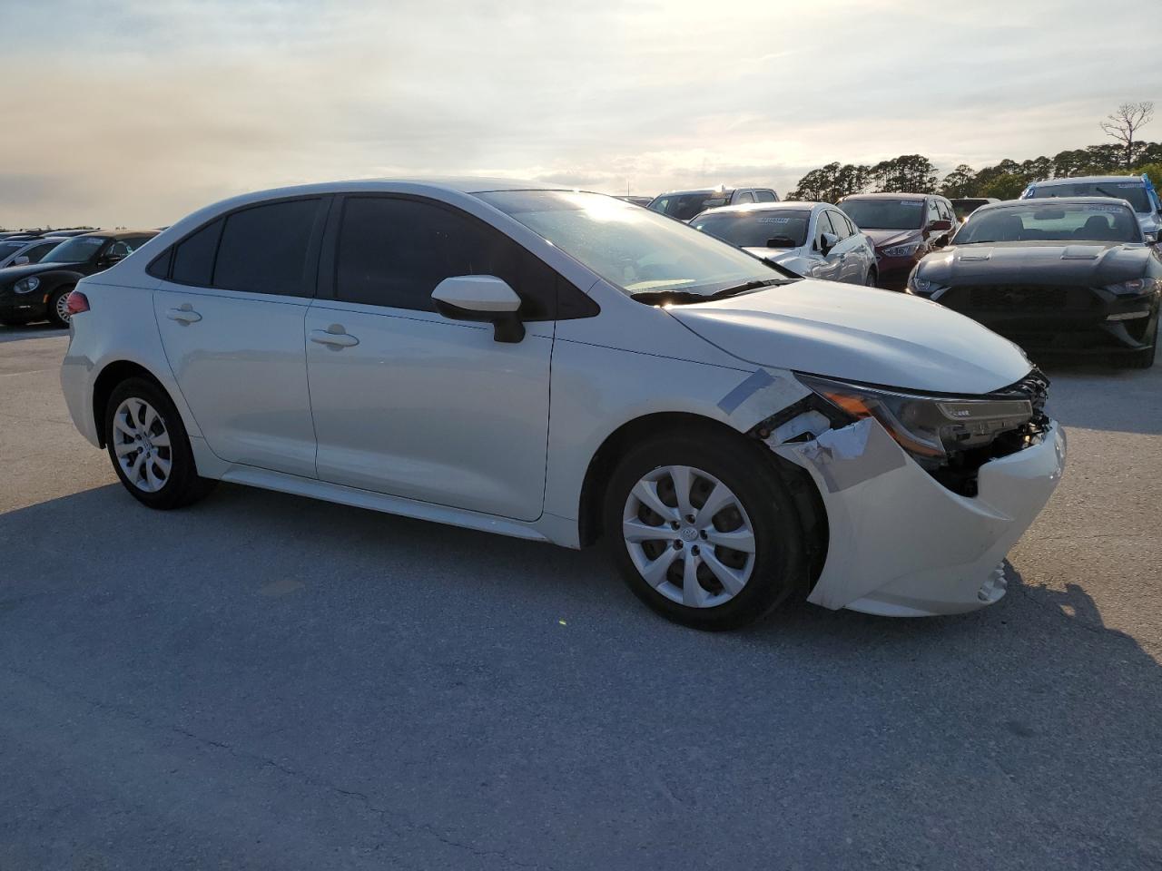 2021 TOYOTA COROLLA LE - Фото 4