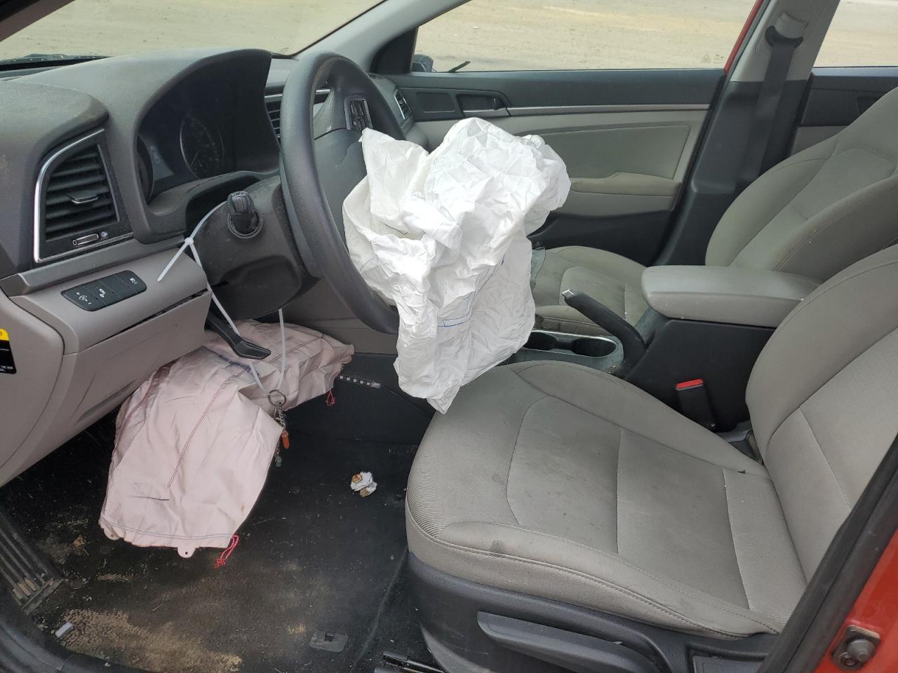 2018 HYUNDAI ELANTRA SE - Фото 7