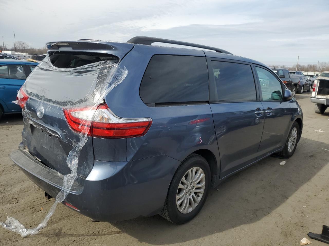 2015 TOYOTA SIENNA XLE - Фото 3