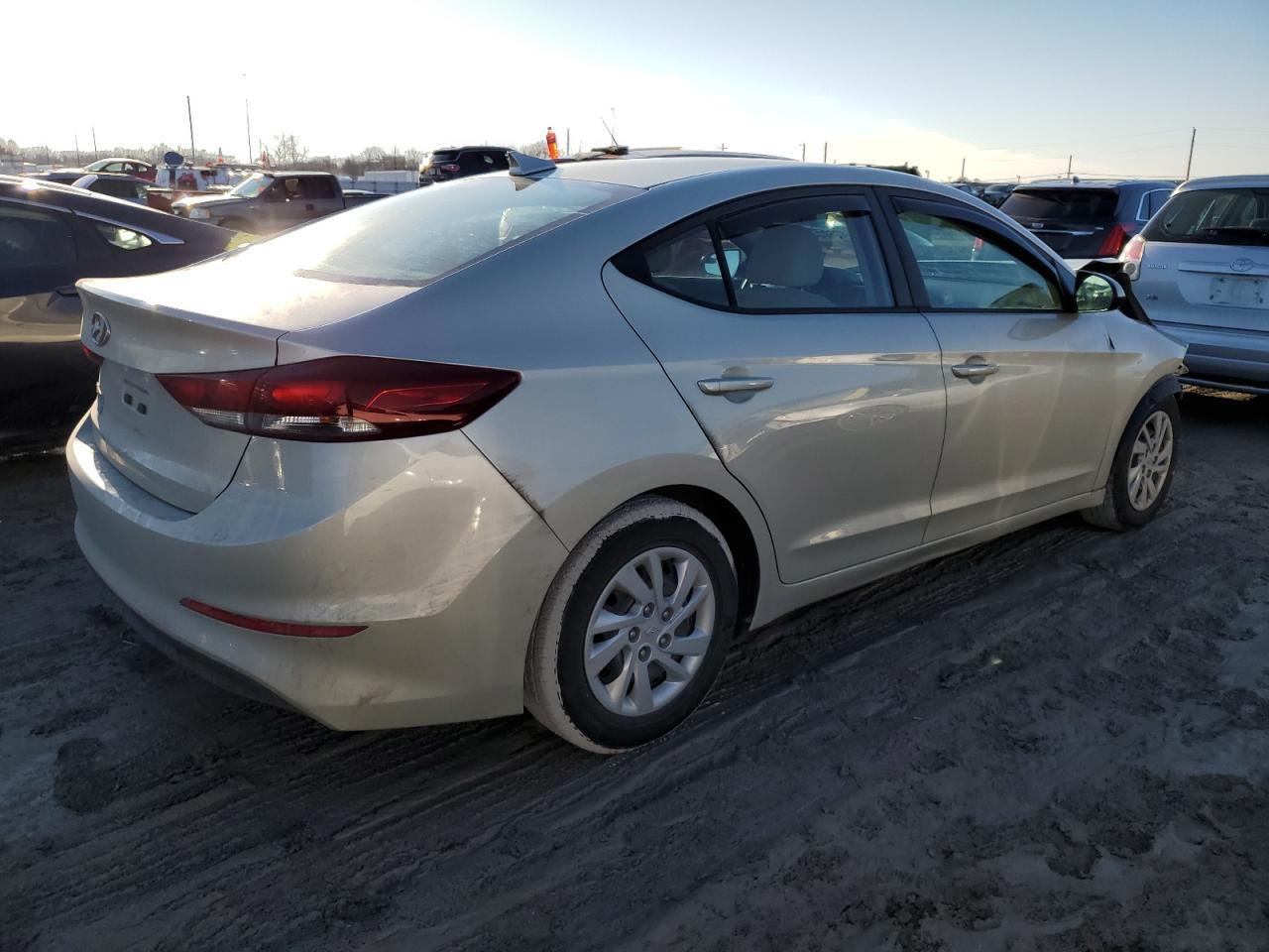 2018 HYUNDAI ELANTRA SE - Image 3