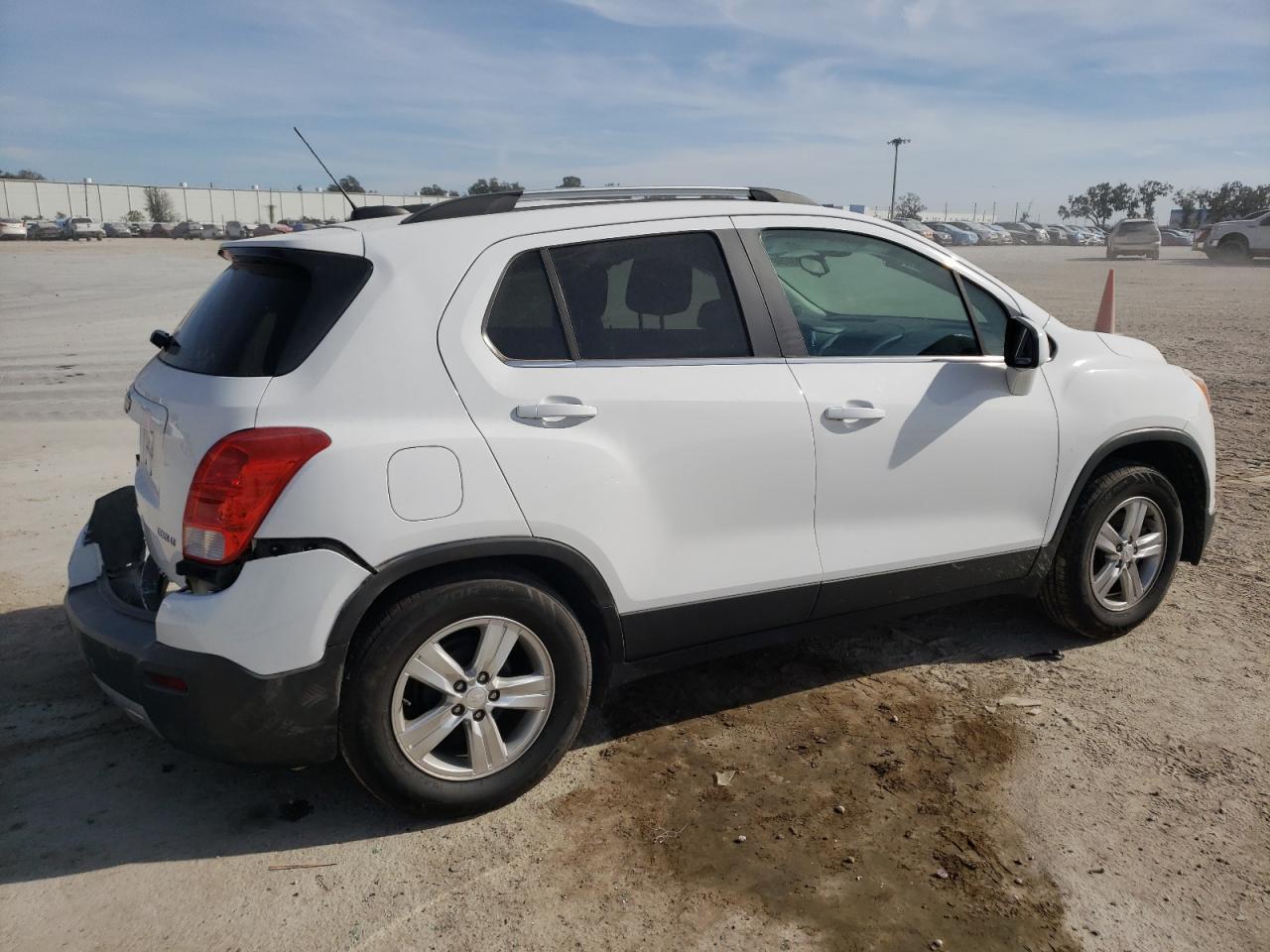 2015 CHEVROLET TRAX 1LT - Image 3