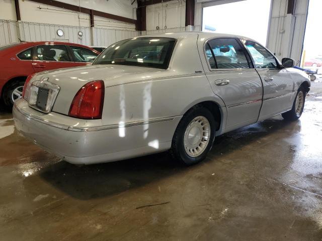 2001 Lincoln Town Car Executive - Фото 3