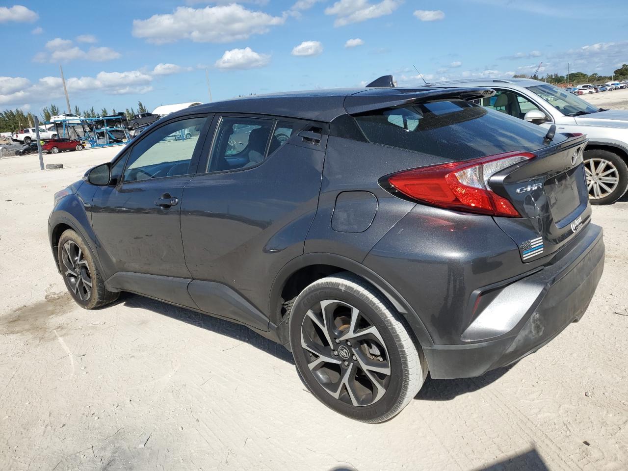 2018 TOYOTA C-HR XLE - Image 2