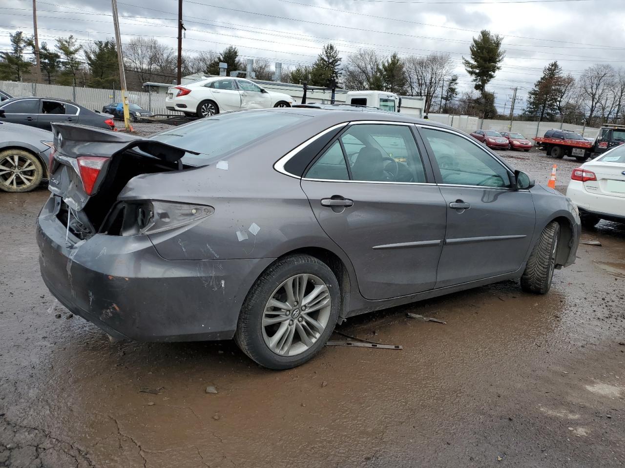 2017 TOYOTA CAMRY LE - Фото 3