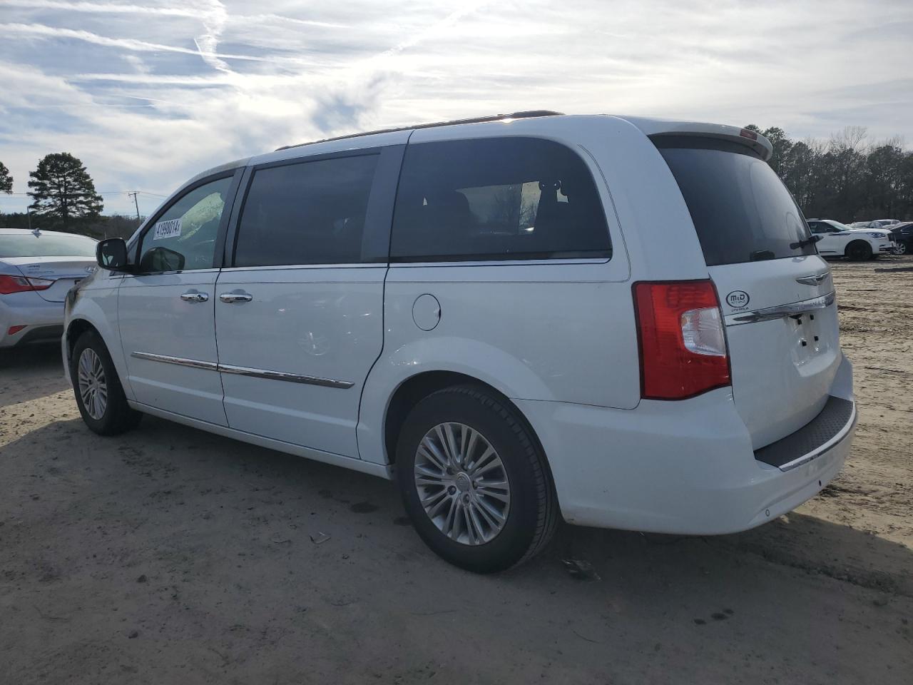 2014 CHRYSLER TOWN & COU - Image 2