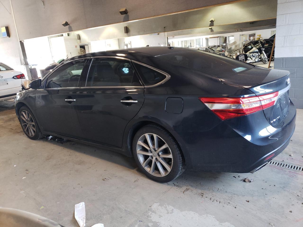 2015 TOYOTA AVALON XLE - Image 2