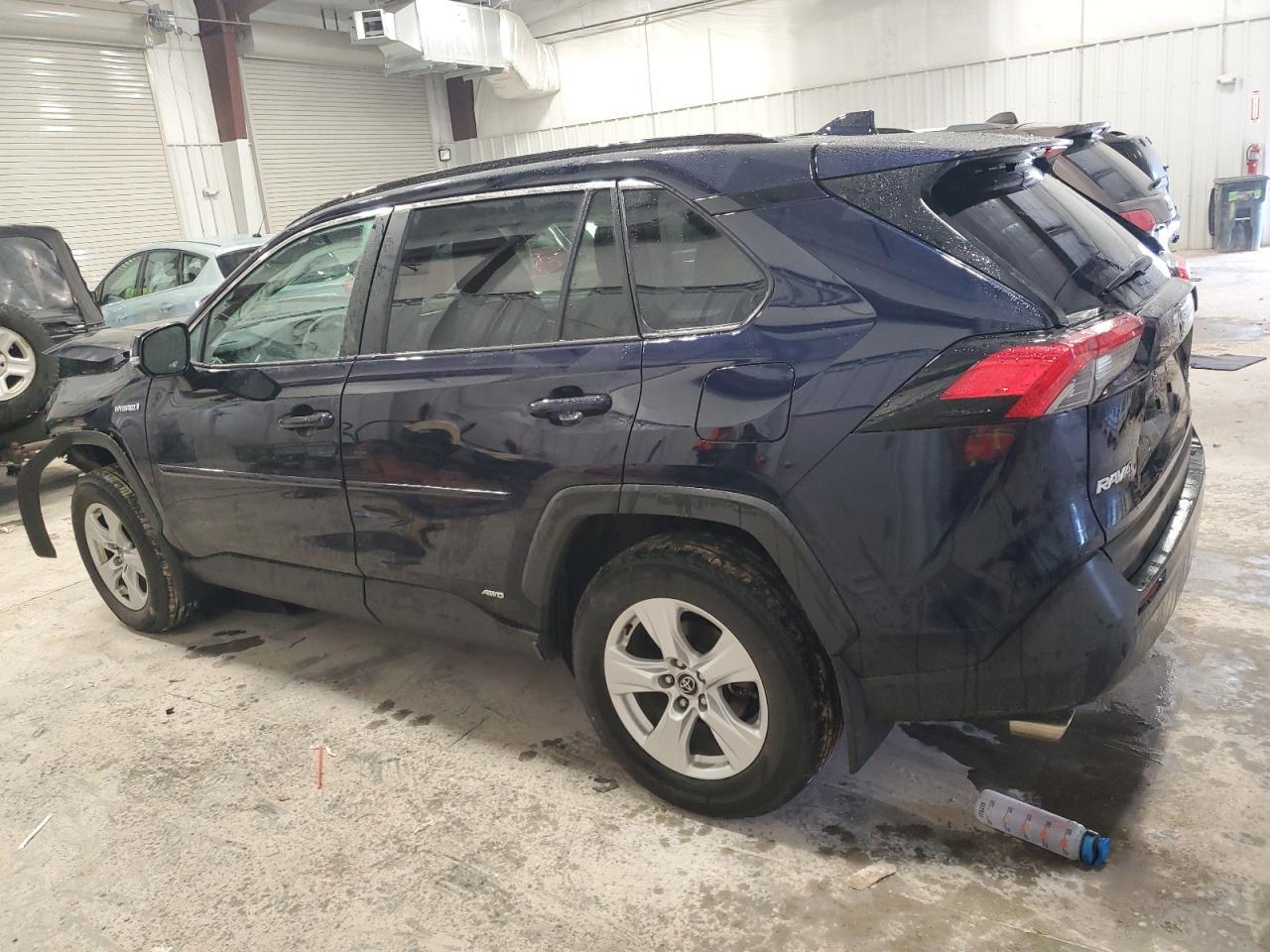 2020 TOYOTA RAV4 XLE - Image 2
