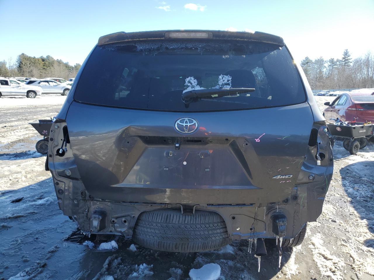 2011 TOYOTA HIGHLANDER - Image 6