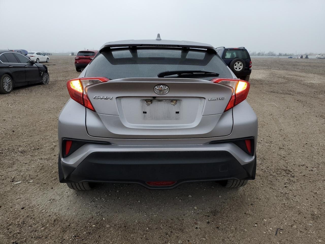 2019 TOYOTA C-HR XLE - Image 6
