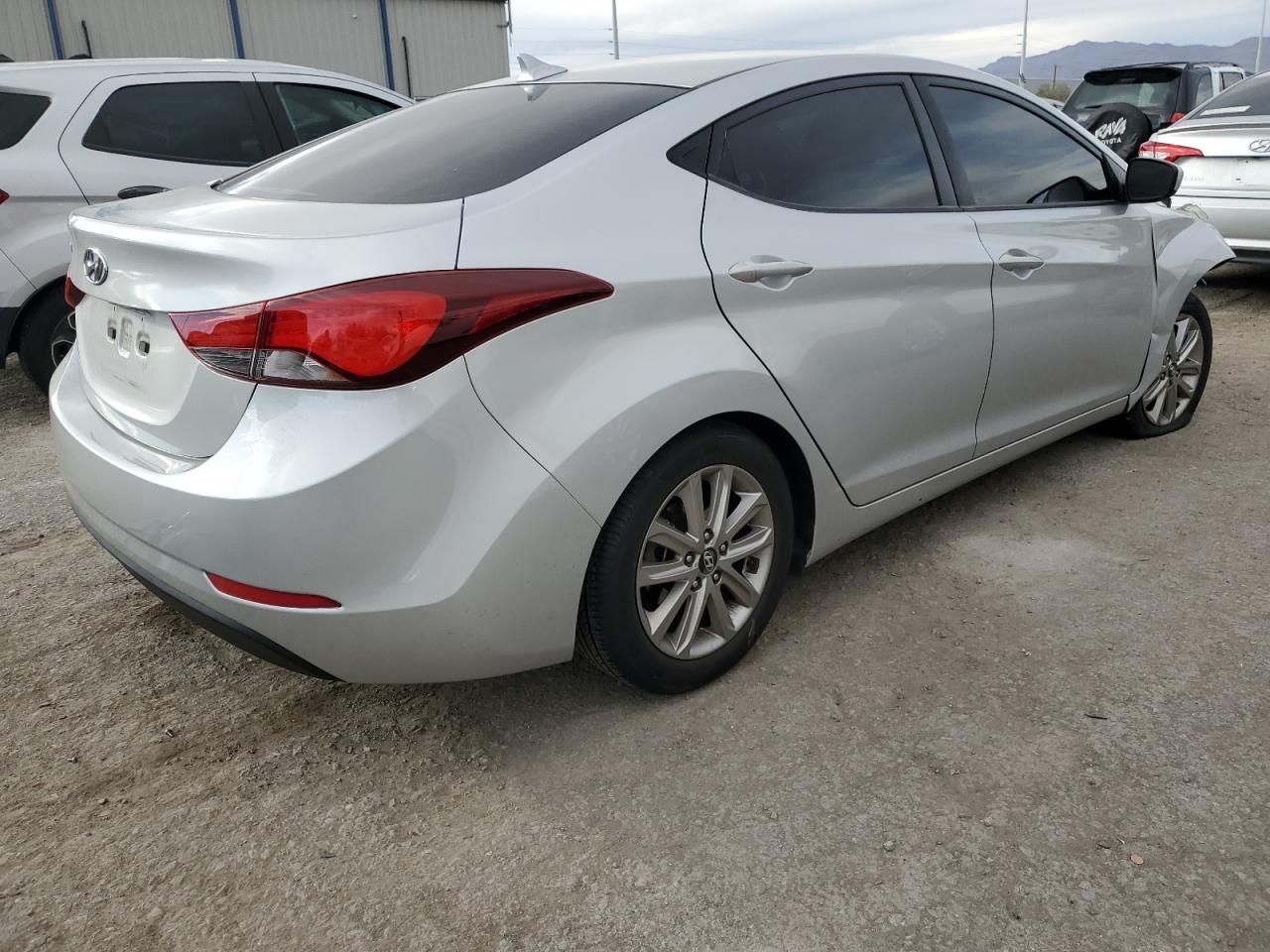 2015 HYUNDAI ELANTRA SE - Image 3