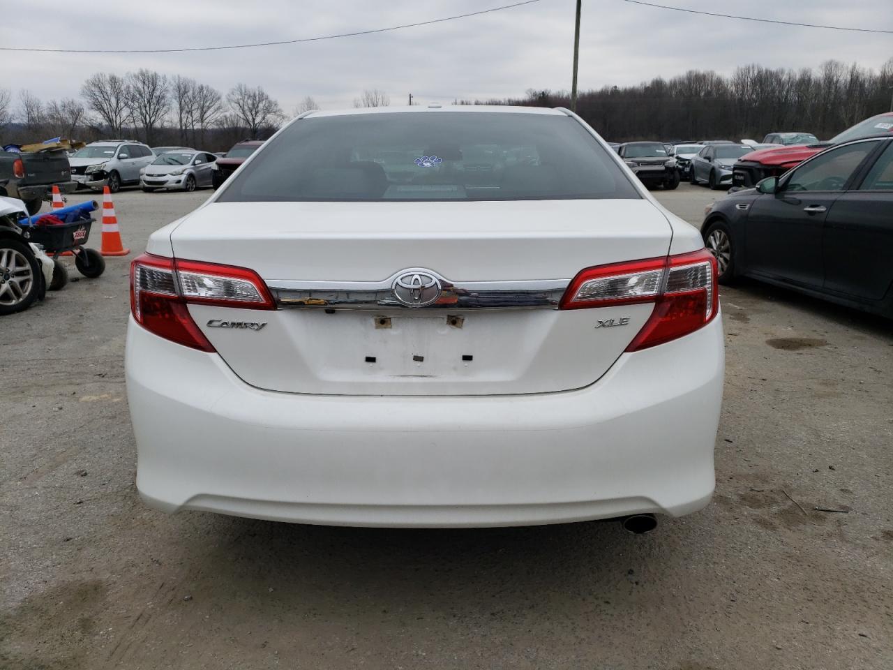 2014 TOYOTA CAMRY L - Image 6