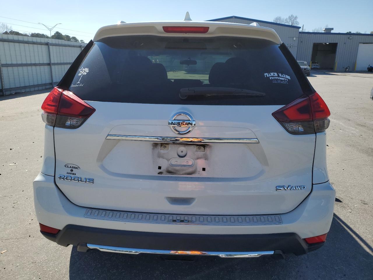 2017 NISSAN ROGUE SV - Image 6