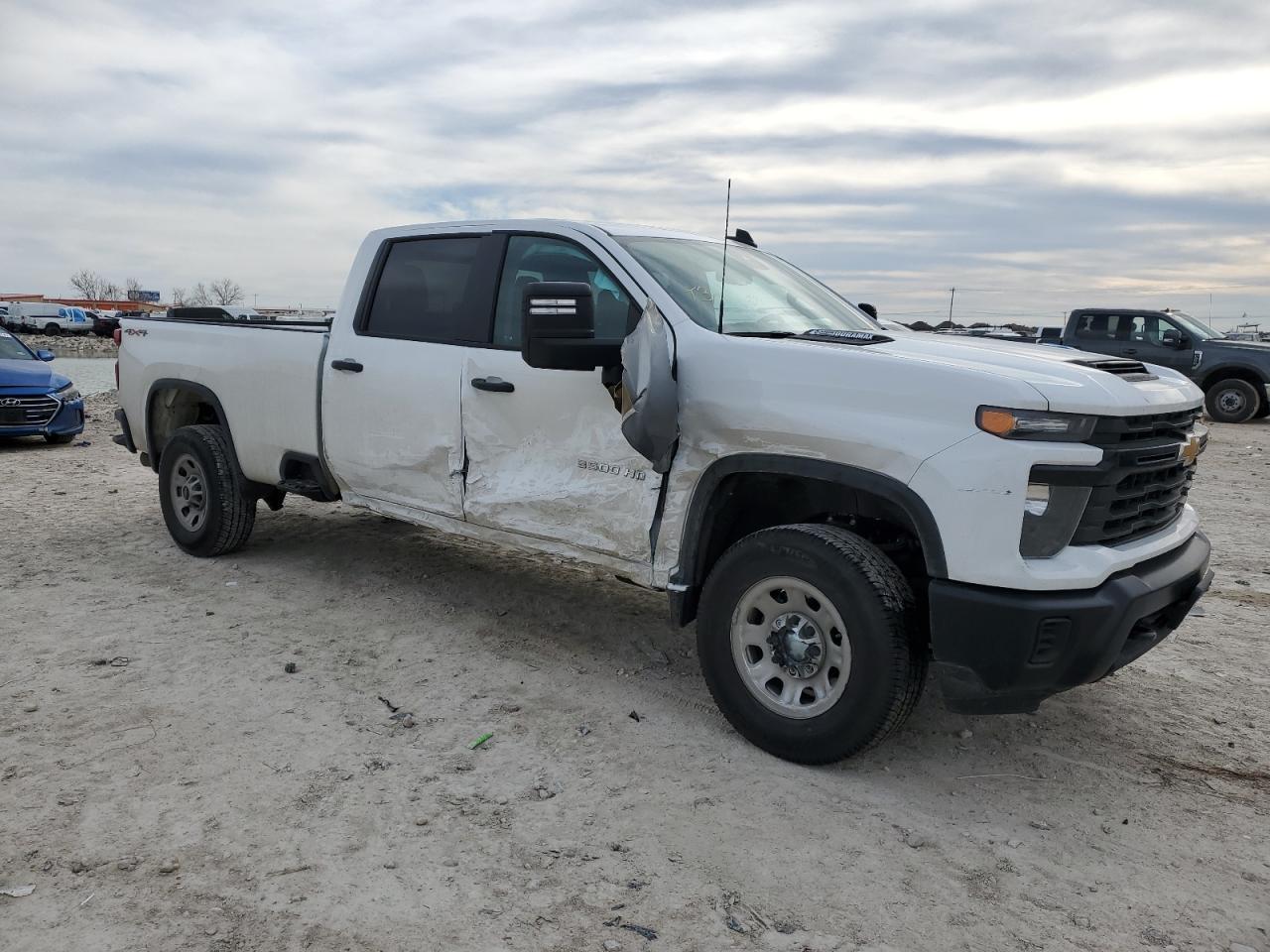 2024 CHEVROLET SILVERADO - Фото 4