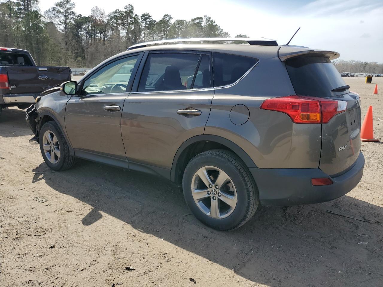 2015 TOYOTA RAV4 XLE - Image 2