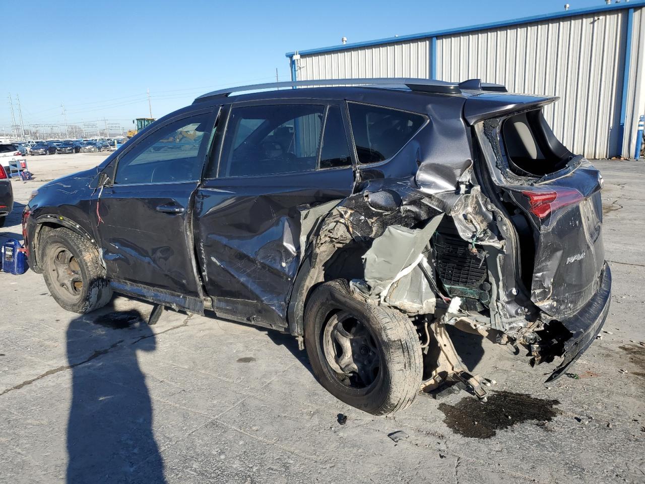 2018 TOYOTA RAV4 LE - Фото 2
