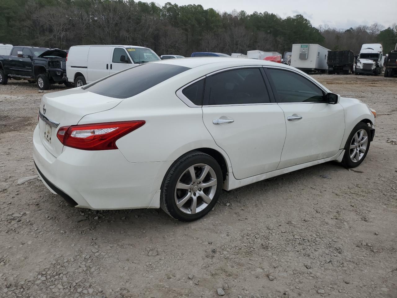 2017 NISSAN ALTIMA 2.5 - Фото 3