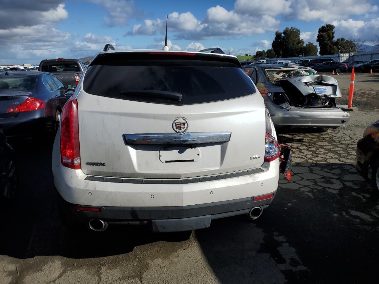 2013 CADILLAC SRX LUXURY - Image 6