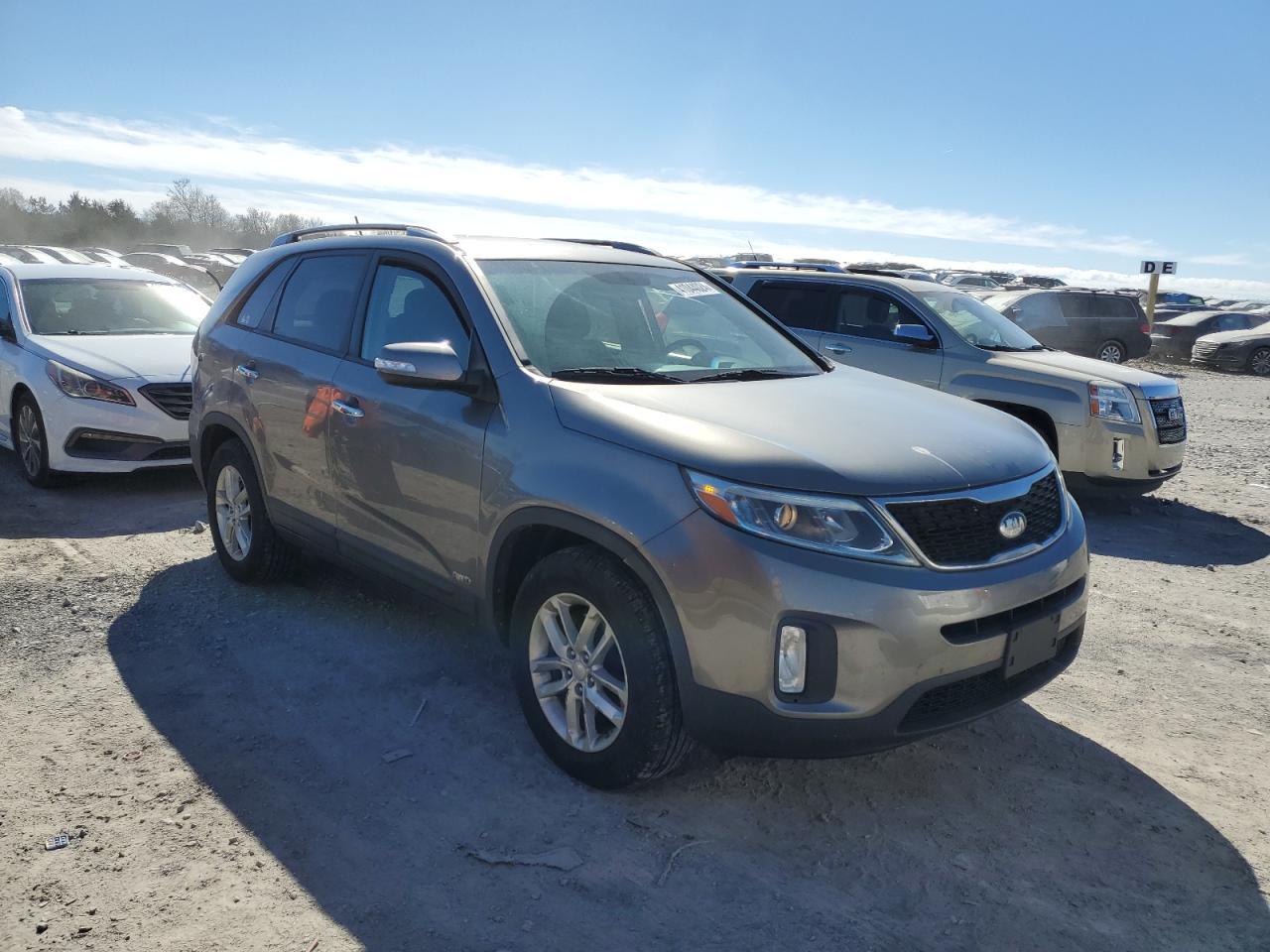 2015 KIA SORENTO LX - Image 4