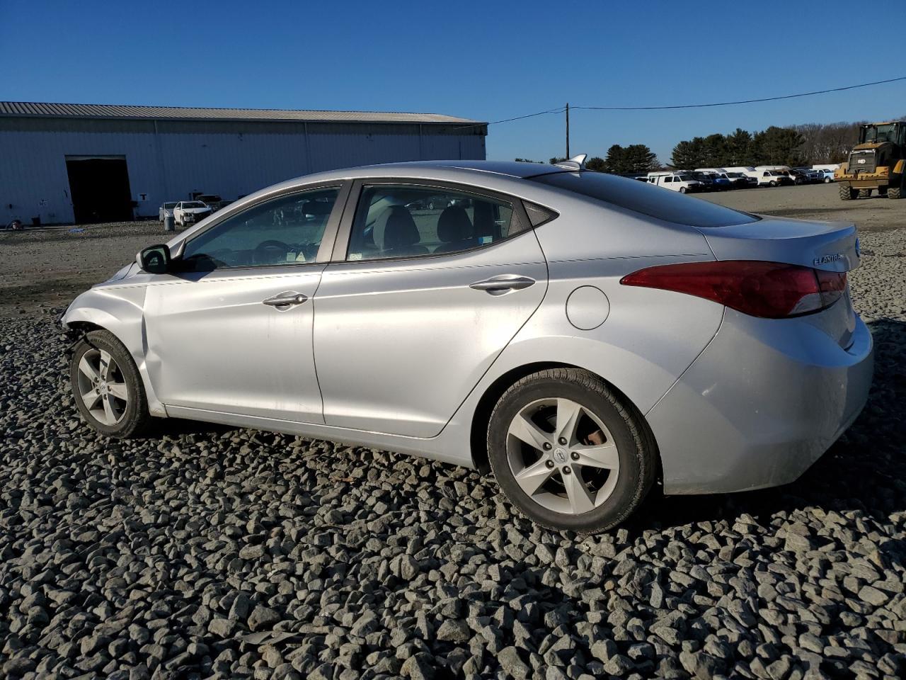 2013 HYUNDAI ELANTRA GL - Image 2