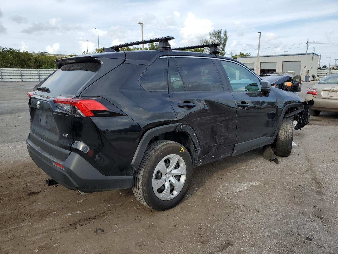 2023 TOYOTA RAV4 LE - Фото 3