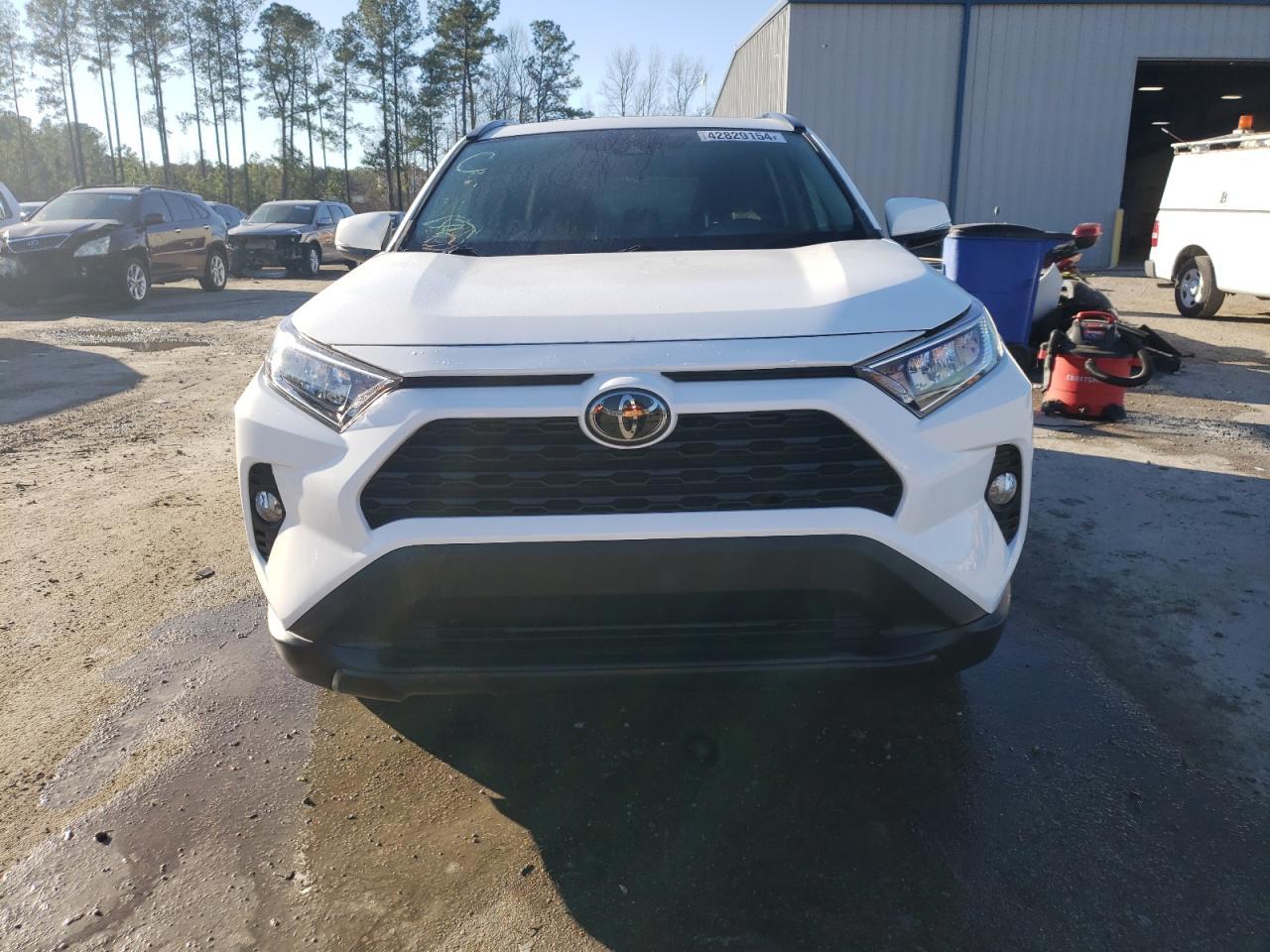 2020 TOYOTA RAV4 XLE - Image 5